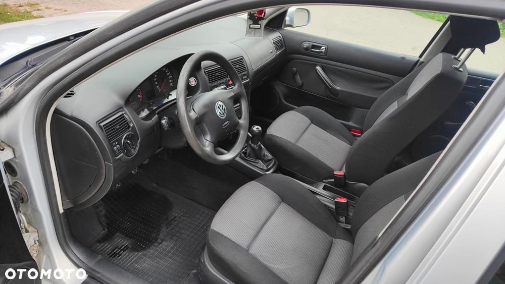 Volkswagen Golf - 28