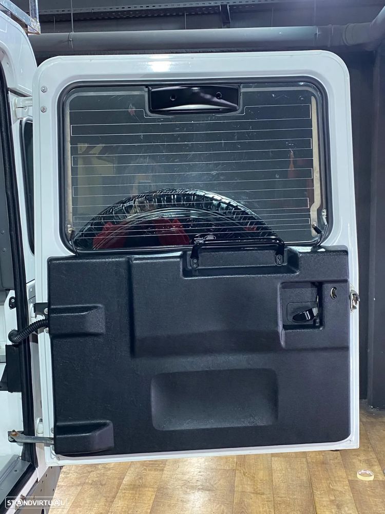 Land Rover Defender 110 DPF E - 13