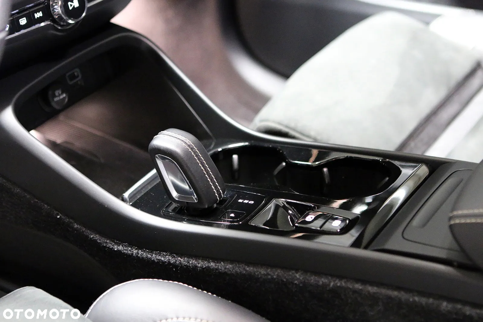 Volvo XC 40 T5 AWD R-Design - 8