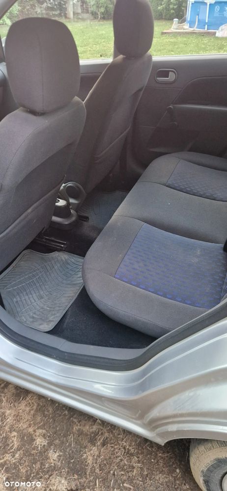 Ford Fiesta 1.4 Ambiente - 9