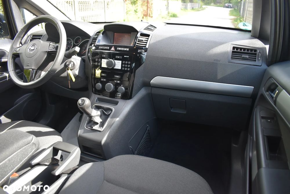 Opel Zafira 1.8 Cosmo - 30