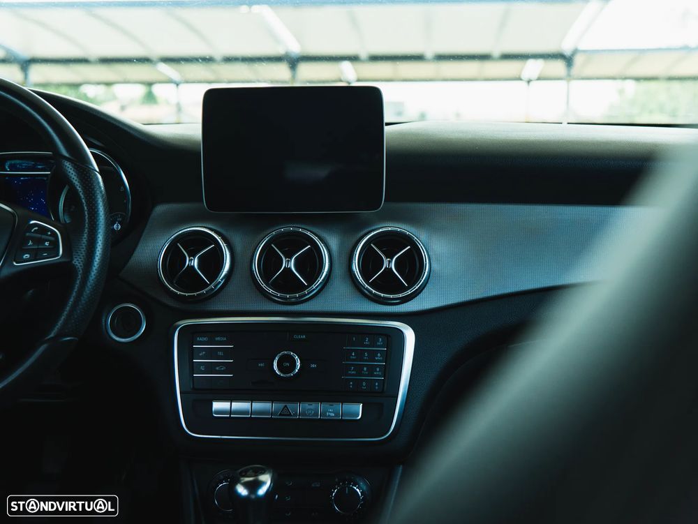 Mercedes-Benz CLA 180 d Shooting Brake Progressive - 20