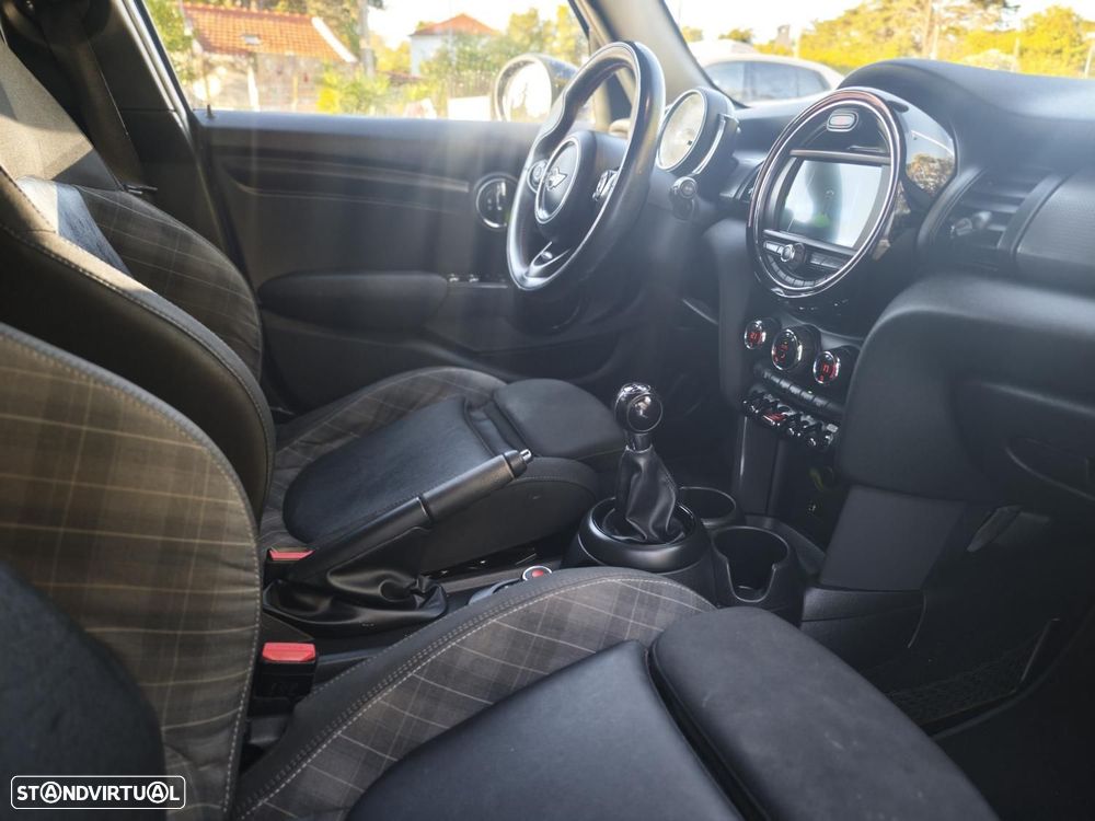 MINI 5 Portas Cooper D - 17