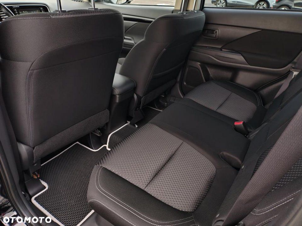 Mitsubishi Outlander - 7