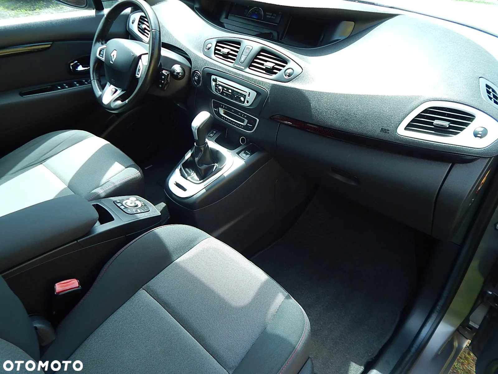 Renault Scenic 1.5dCi TomTom Edition EDC - 19