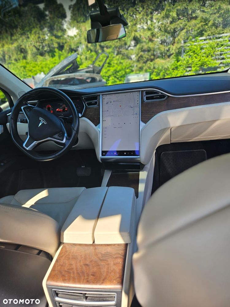 Tesla Model X 75D Allradantrieb - 26