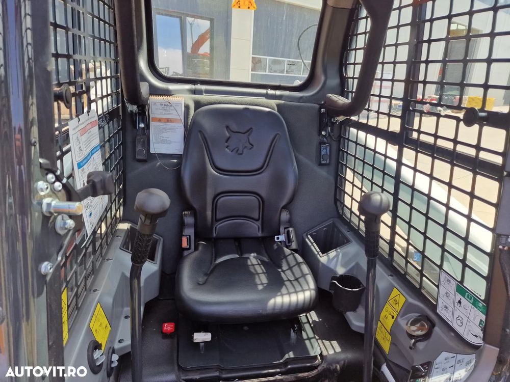 Bobcat S510, ANVELOPE PLINE, USA CABINA, AER CONDITIONAT, ridica 810kg, motor 55CP Kubota, Masa operatinalal 2,8t, L 3,4m x latime 1,75m x inaltime 1,95m, cupa 1mc, posibilitate leasing 41.900 EUR+Tva - 24