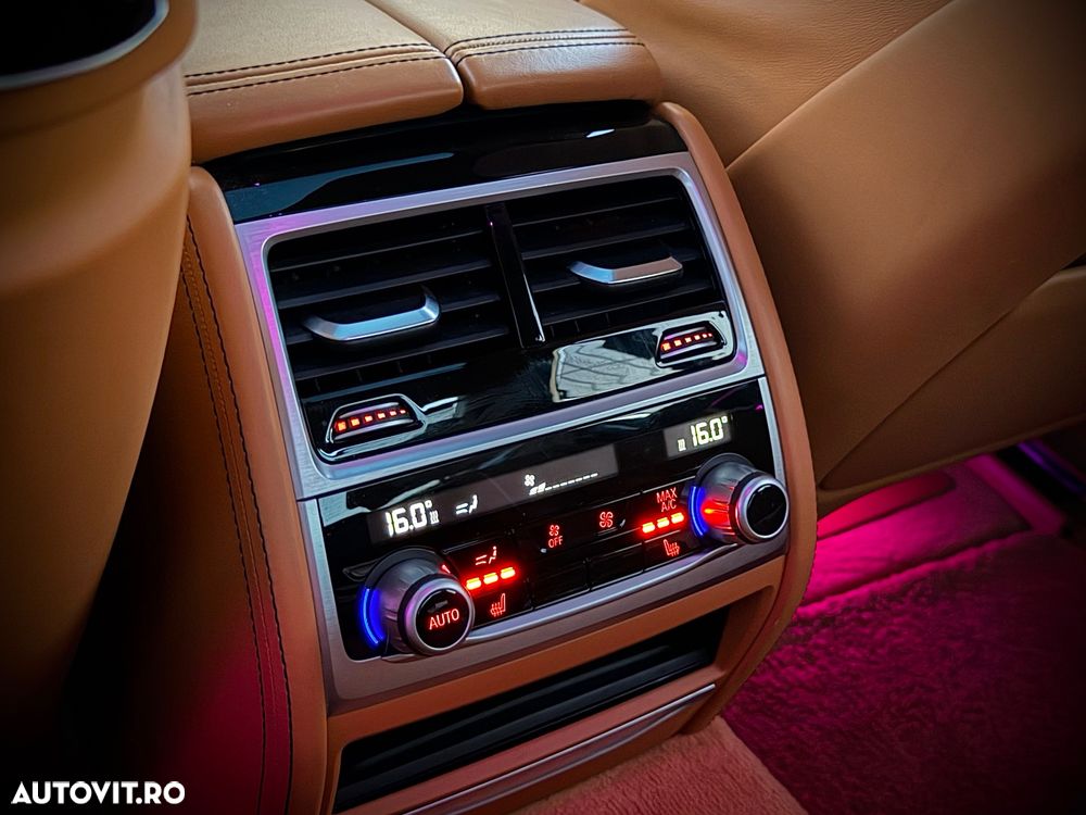 BMW Seria 7 740e iPerformance - 35