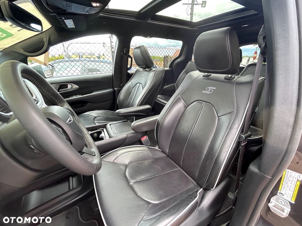 Chrysler Pacifica - 12