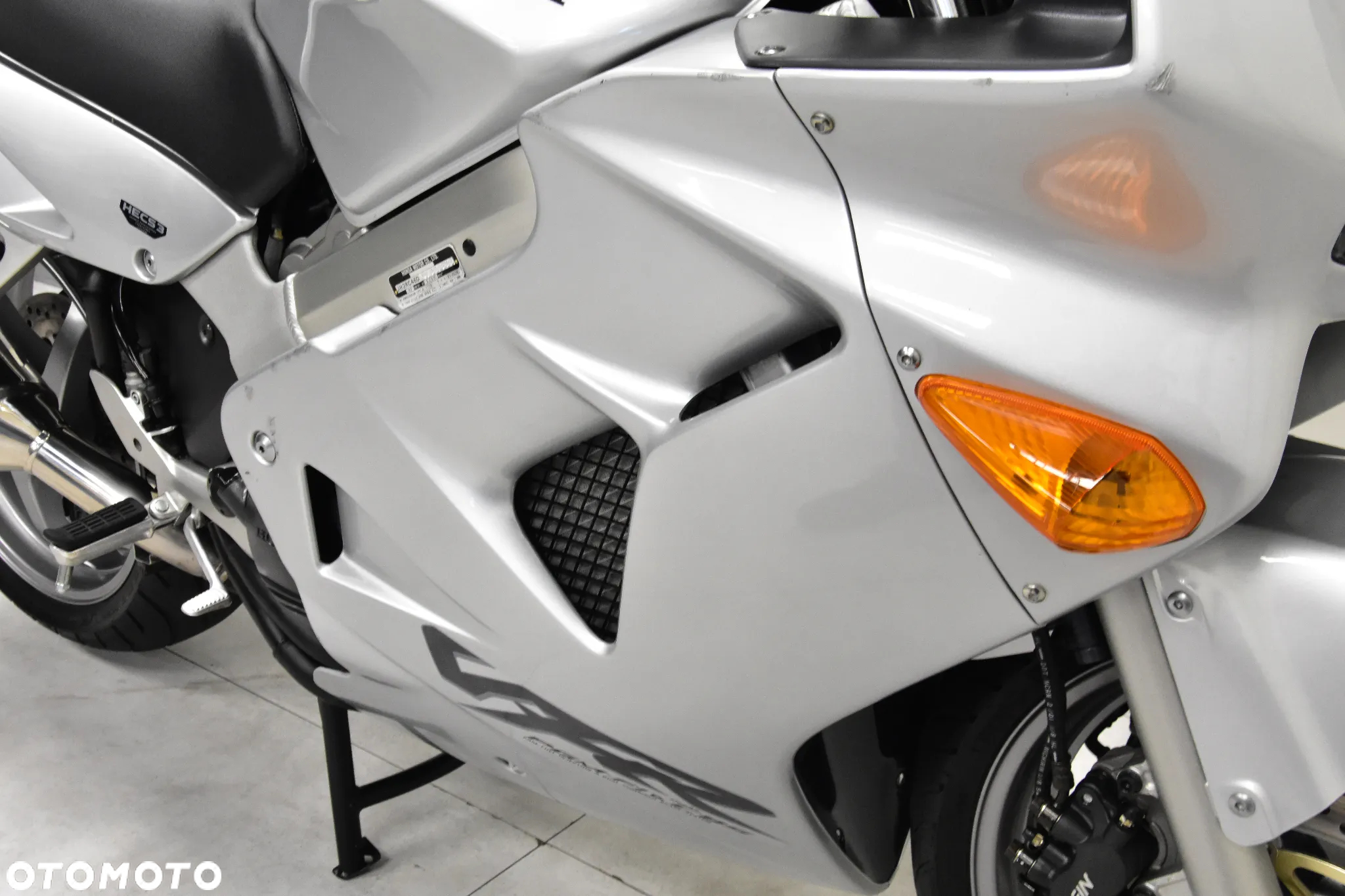 Honda VFR - 28