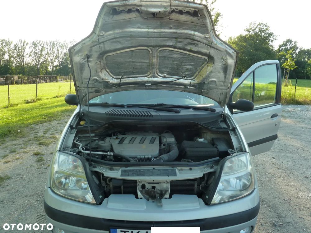 Renault Scenic 1.6 16V Authentique - 9