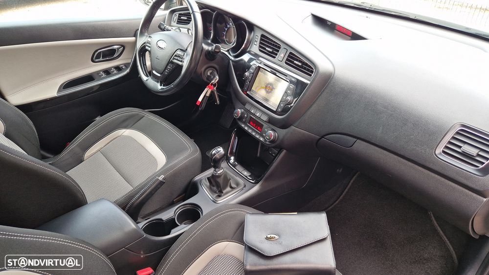 Kia Ceed SW 1.6 CRDi Prime - 16