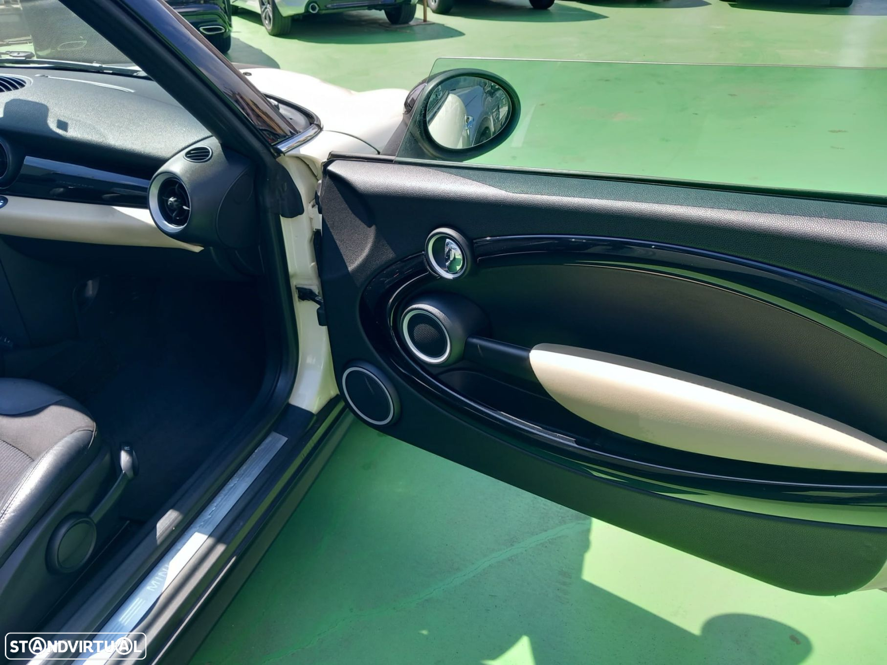MINI Cabrio Cooper D - 23