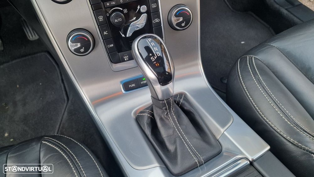 Volvo V60 D6 Plug-In-Hybrid AWD Geartronic Summum - 29