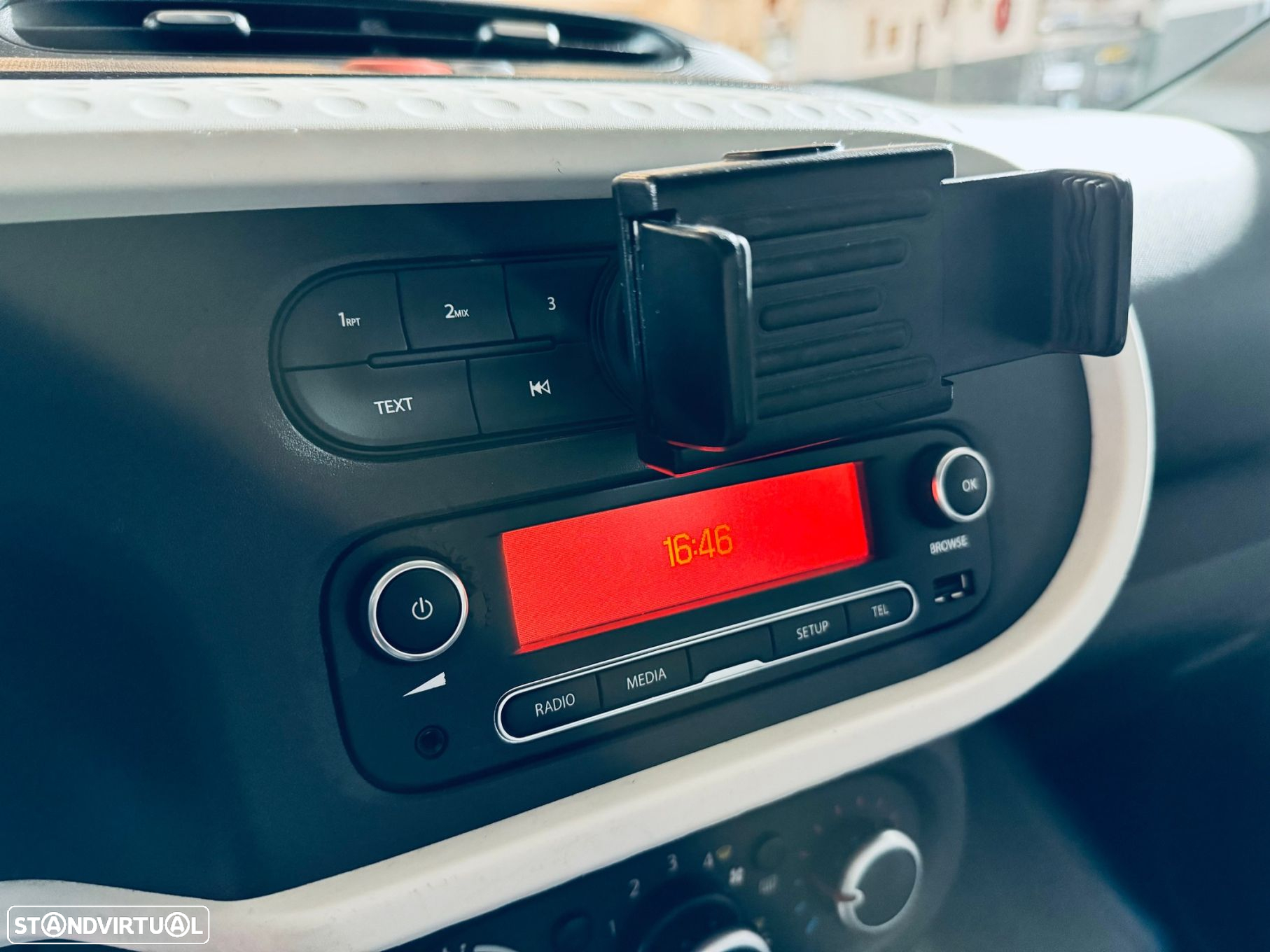 Renault Twingo SCe 75 INTENS - 16