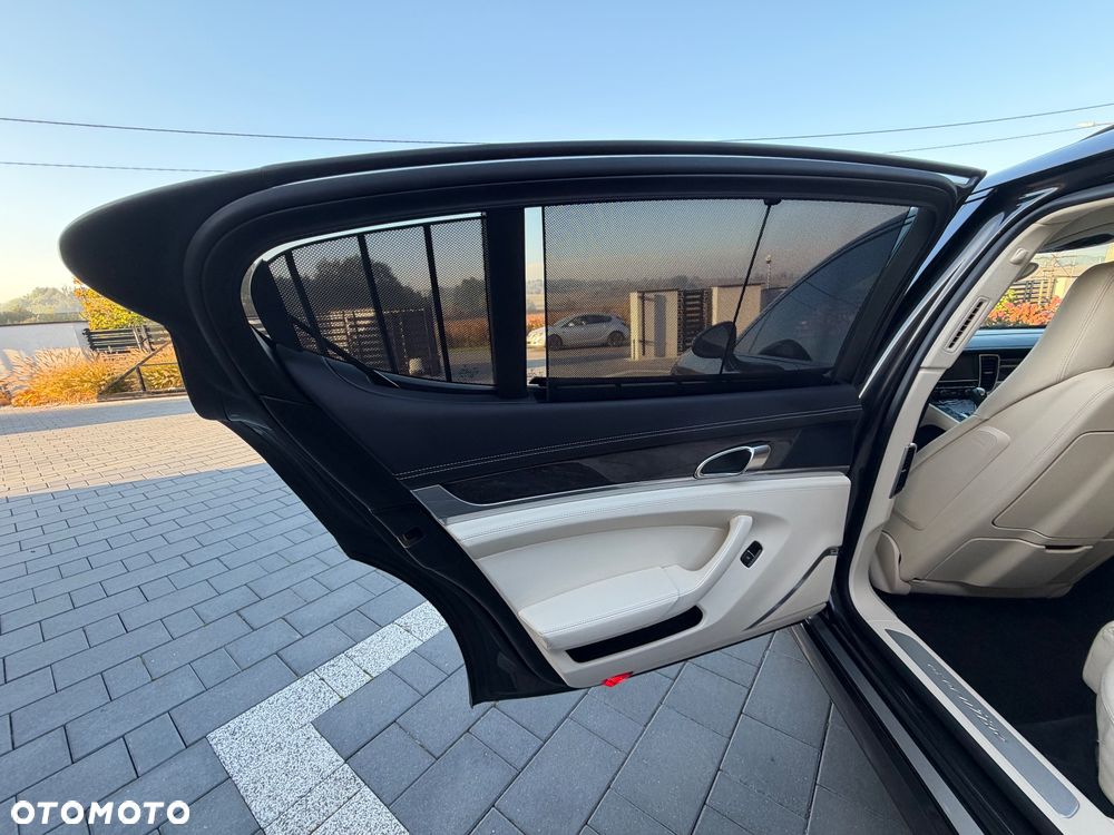 Porsche Panamera Turbo Executive - 22