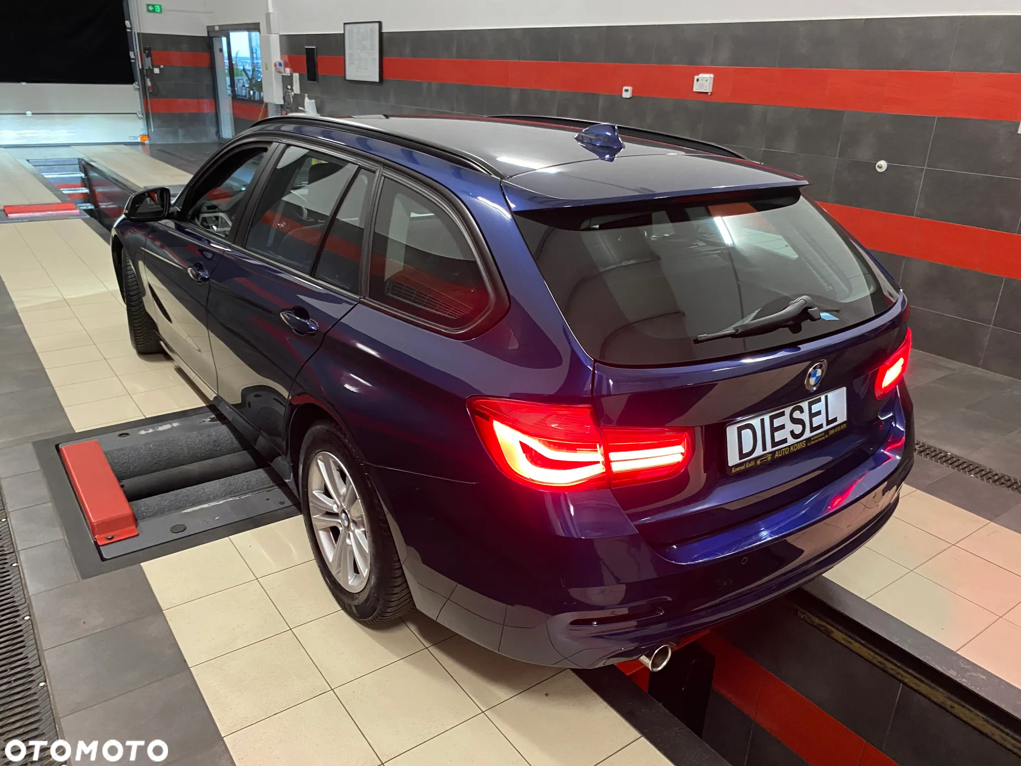 BMW Seria 3 318d Touring - 9