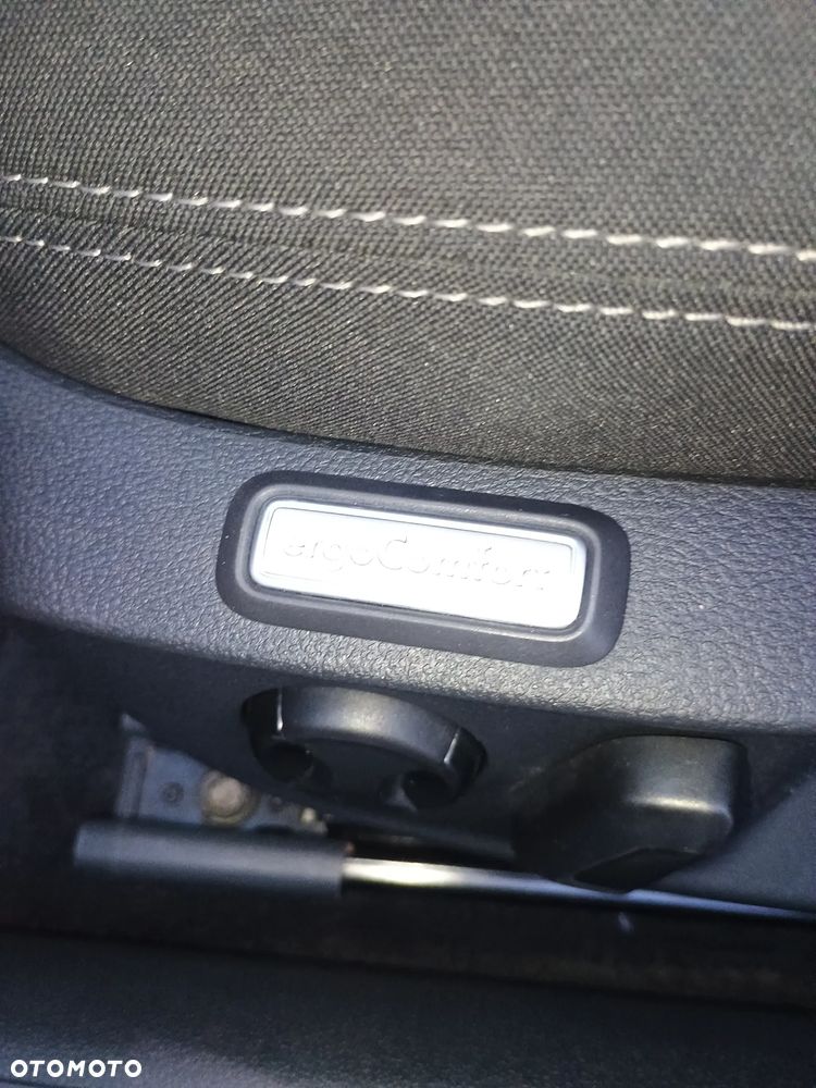 Volkswagen Passat 1.6 TDI SCR DSG Business - 9