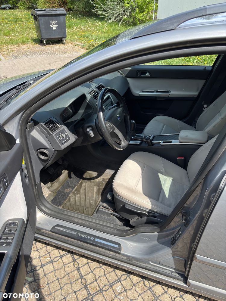 Volvo V50 2.0D Momentum - 9