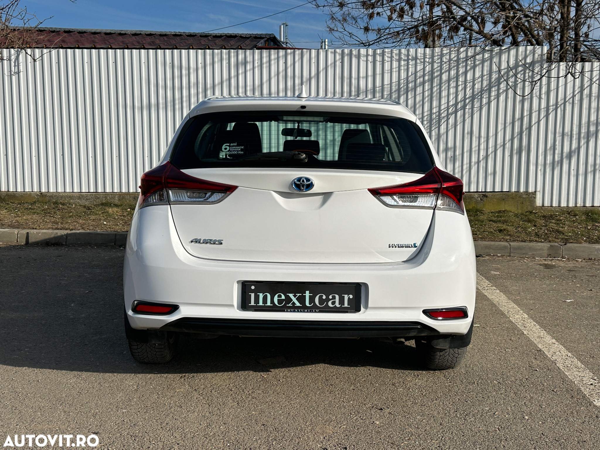 Toyota Auris 1.8 L VVT-i HSD Terra - 4