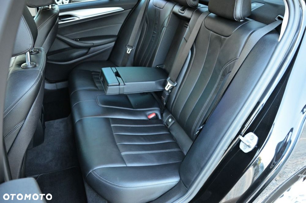 BMW Seria 5 520d Sport Line - 33