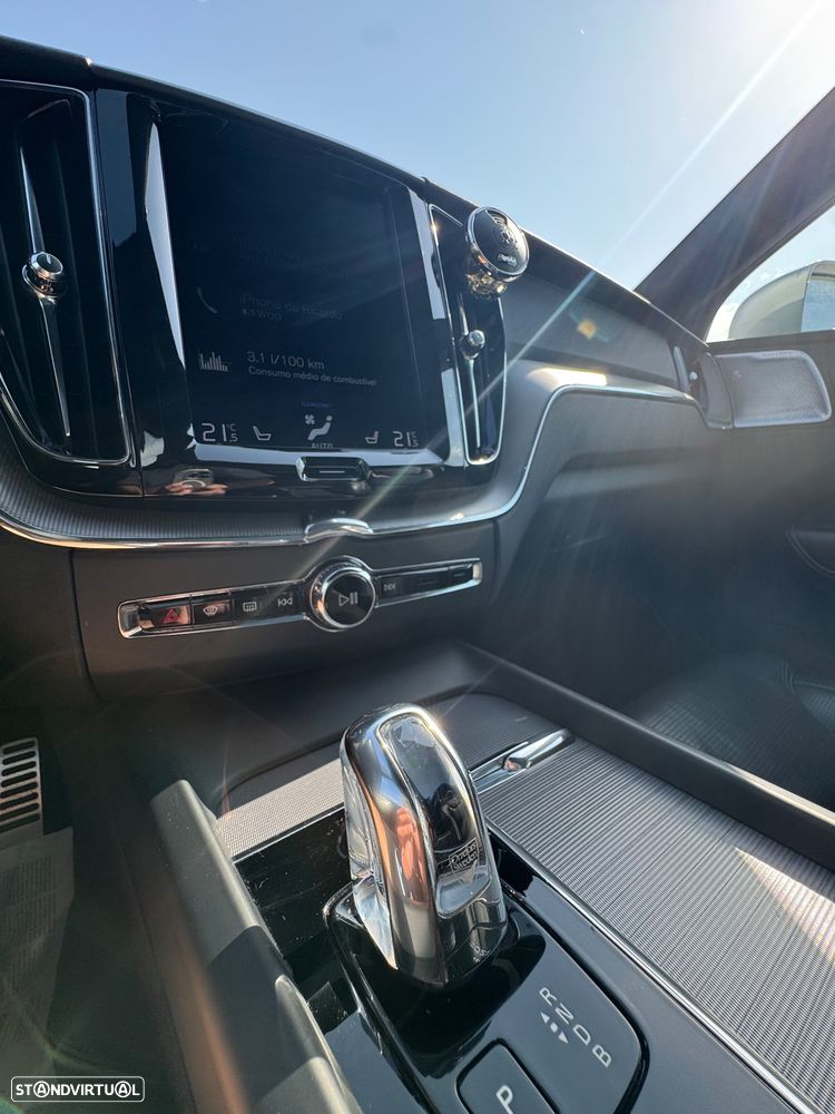 Volvo XC 60 2.0 T8 PHEV R-Design AWD - 20