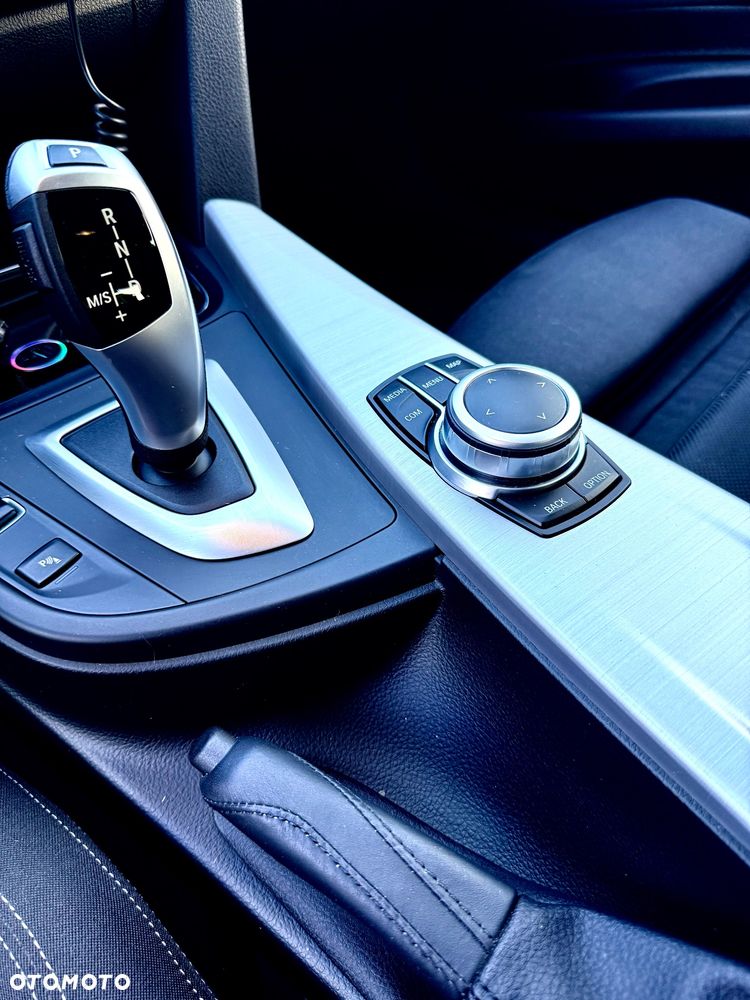 BMW Seria 3 320i xDrive M Sport - 16