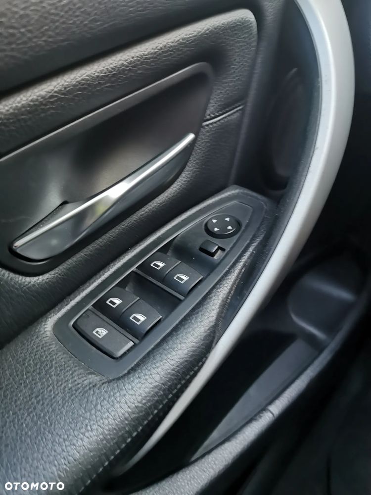 BMW Seria 3 320d Efficient Dynamics EU6 - 14