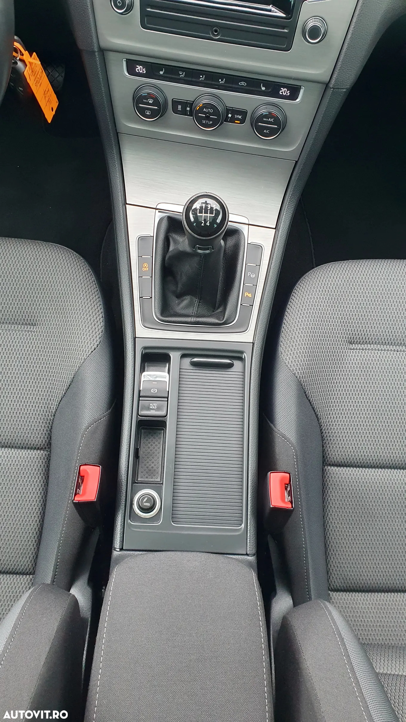 Volkswagen Golf 1.2 TSI BMT Comfortline - 18