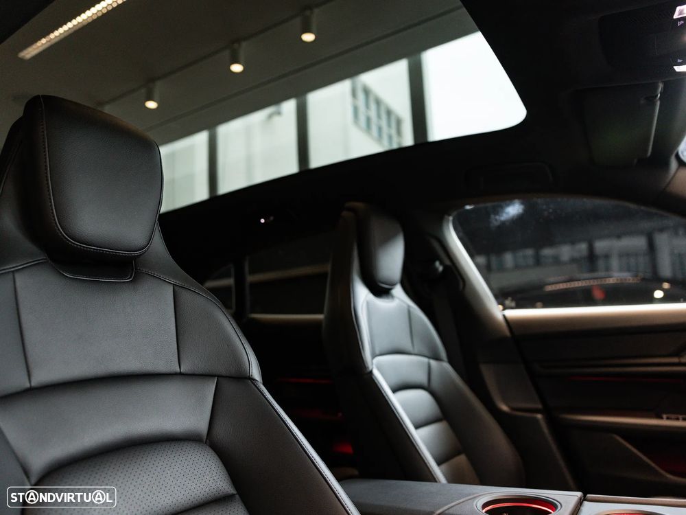 Porsche Taycan Sport Turismo - 43