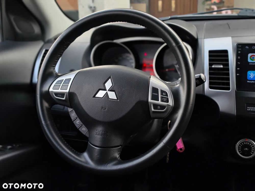 Mitsubishi Outlander - 24