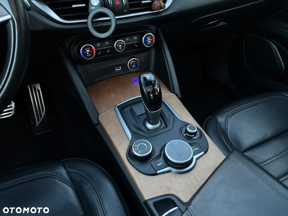 Alfa Romeo Stelvio 2.0 Turbo 16V AT8-Q4 First Edition - 36