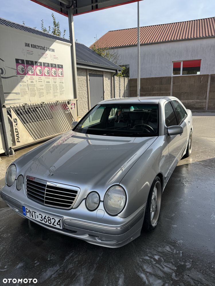 Mercedes-Benz E-Class 2001 photo 2