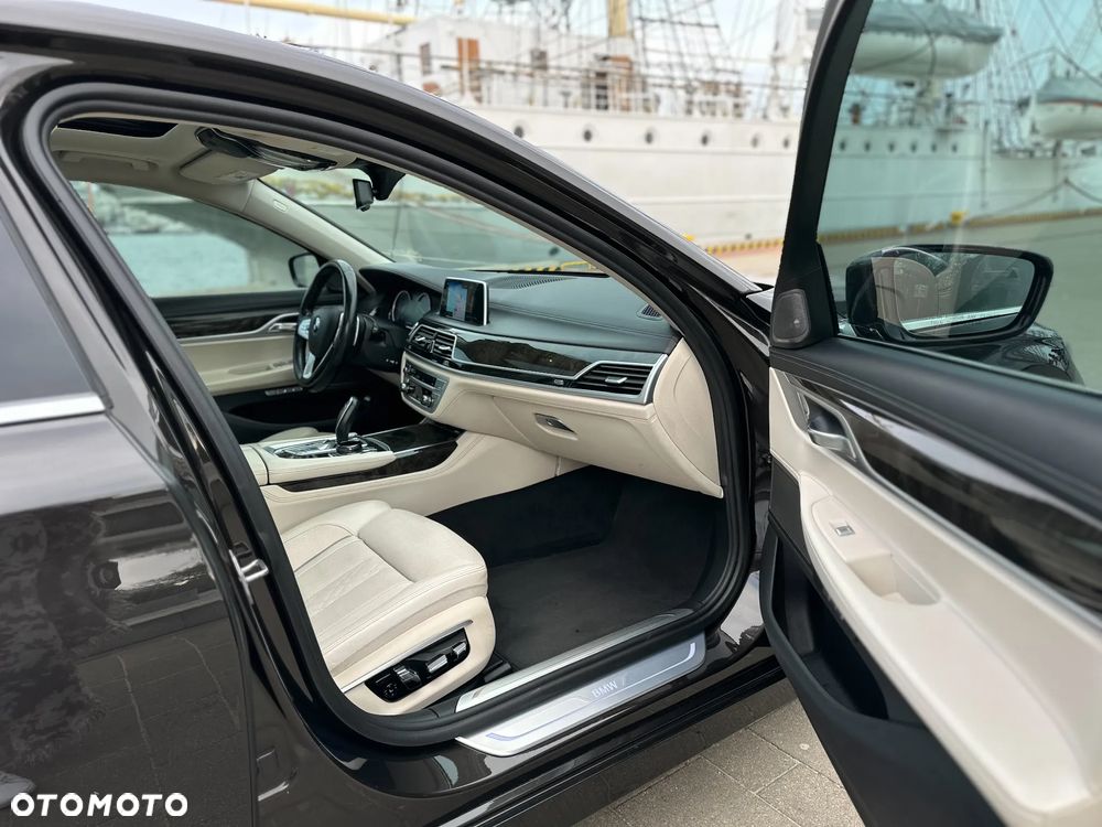 BMW Seria 7 740Li - 10