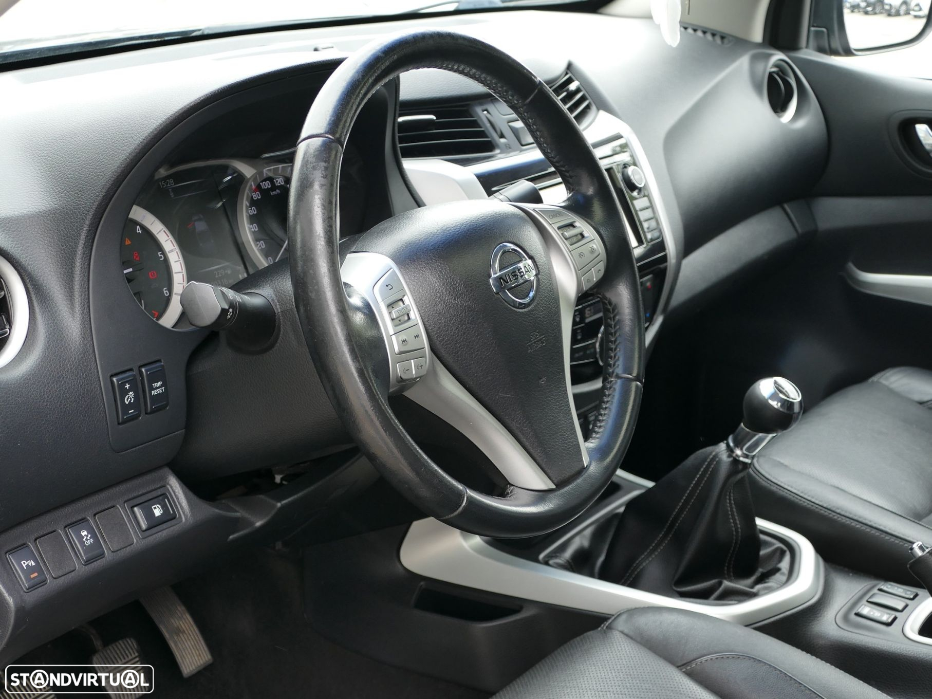 Nissan Navara 2.3 dCi CD 4WD Tekna - 34
