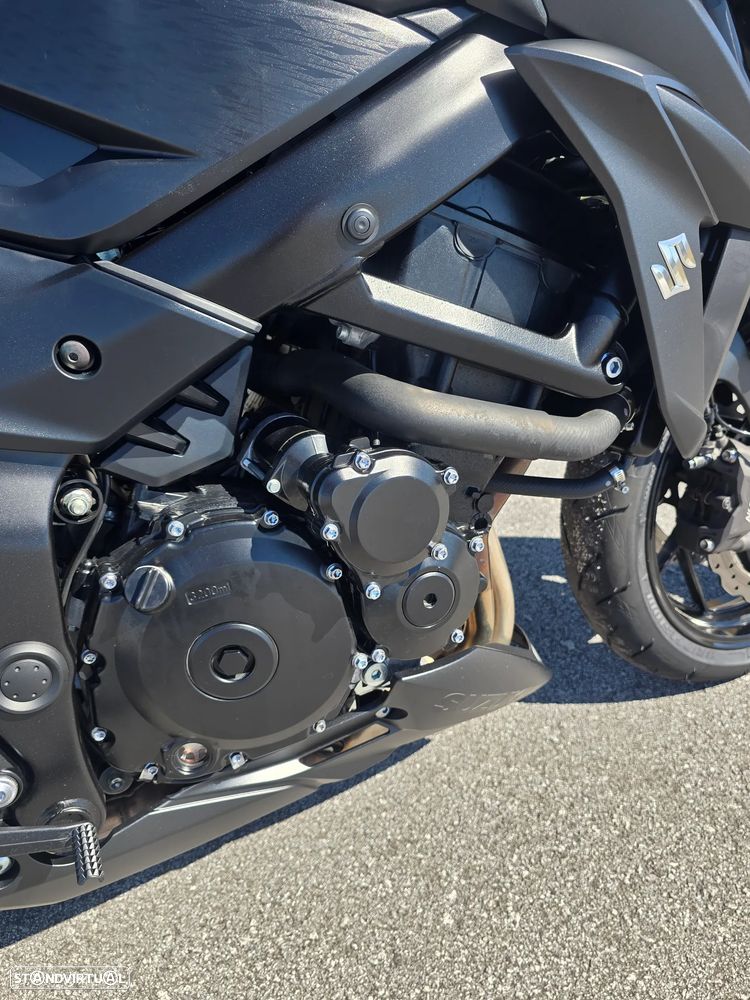 Suzuki GSX - 8