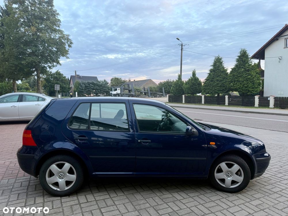 Volkswagen Golf - 8