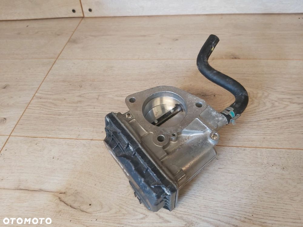Toyota Yaris III Lift przepustnica 1,5 VVTI 22030-0Y110 jak nowa - 1