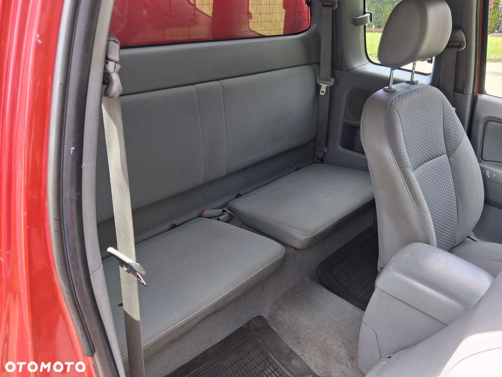 Toyota Hilux 2.5 D-4D DLX - 8