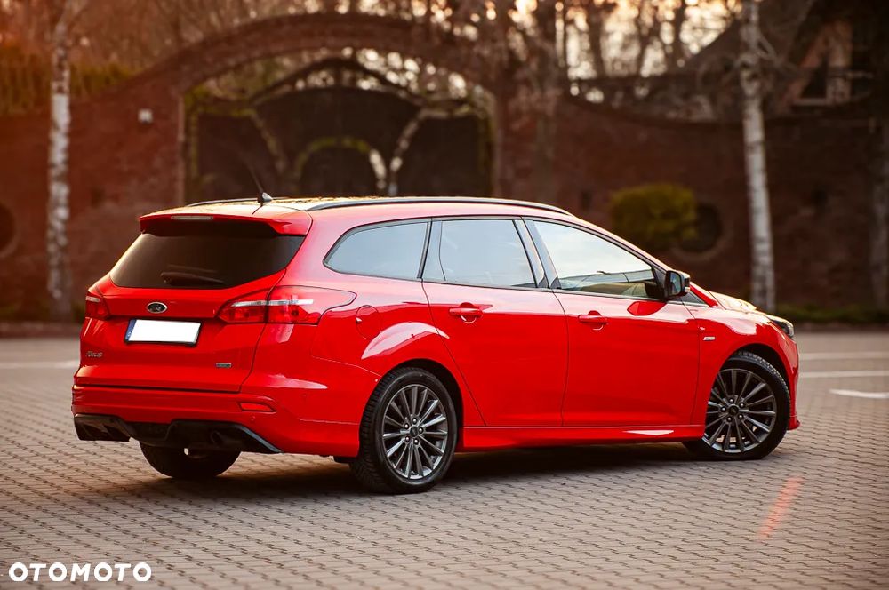 Ford Focus SW 1.5 EcoBoost S&S ST-LINE - 11