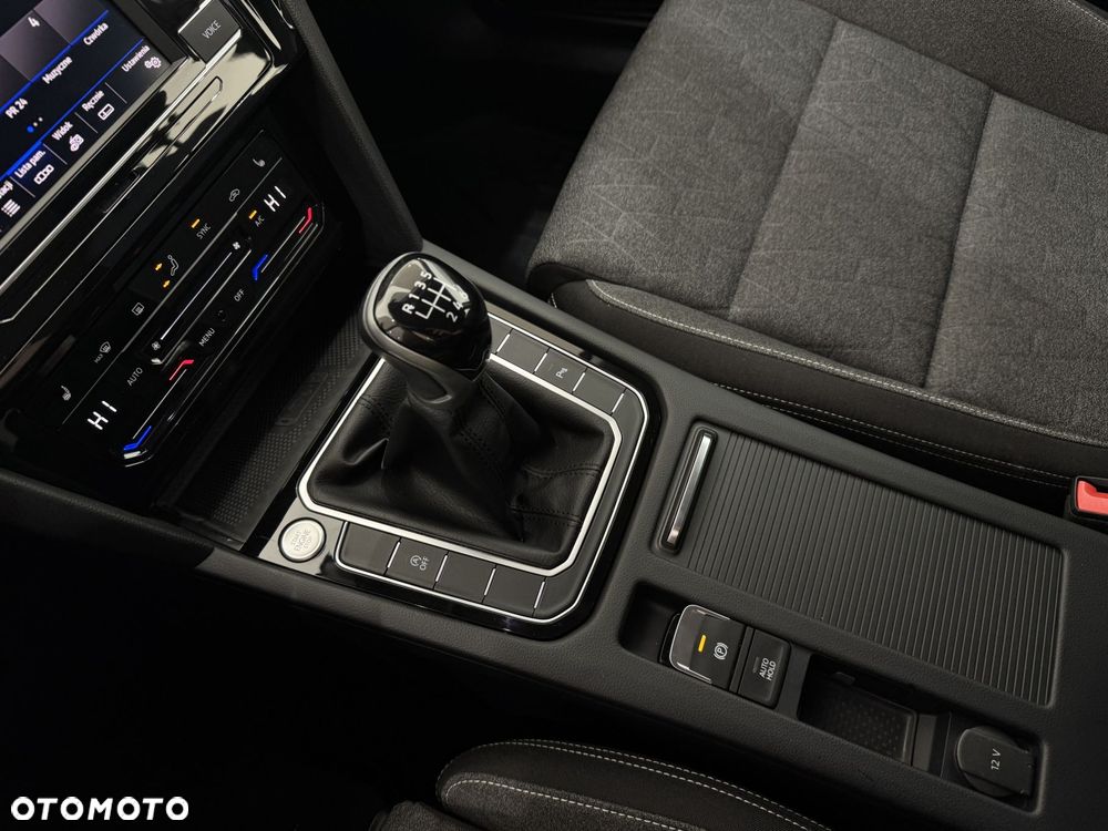 Volkswagen Passat - 25