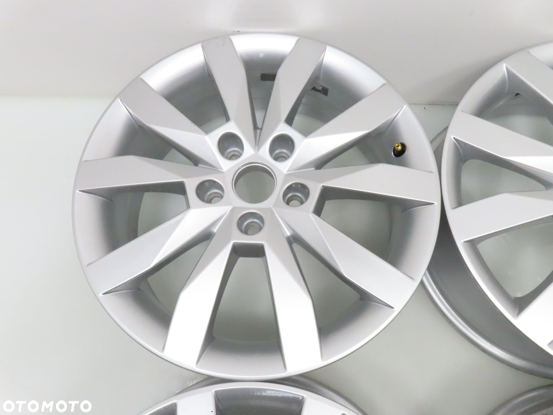 Alufelgi 17'' Skoda Octavia Superb 5x112 6J ET48 5E0601025N - 9