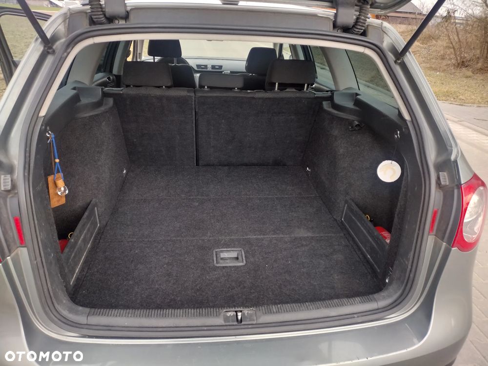 Volkswagen Passat 2.0 TDI DPF BlueMotion Technology Comfortline - 9