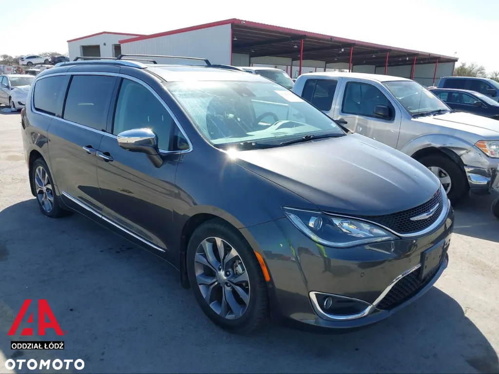 Chrysler Pacifica - 16