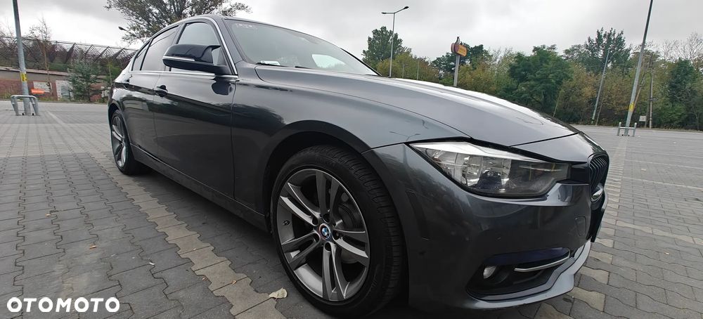 BMW Seria 3 330i - 3