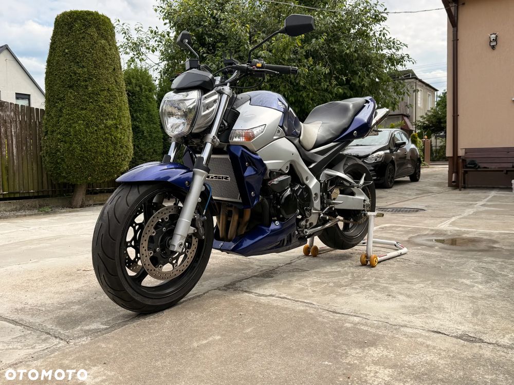 Suzuki GSR - 4
