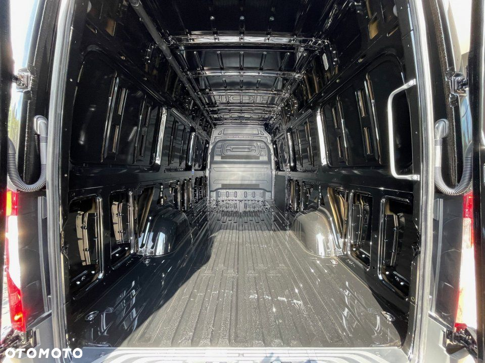 Mercedes-Benz Sprinter - 9