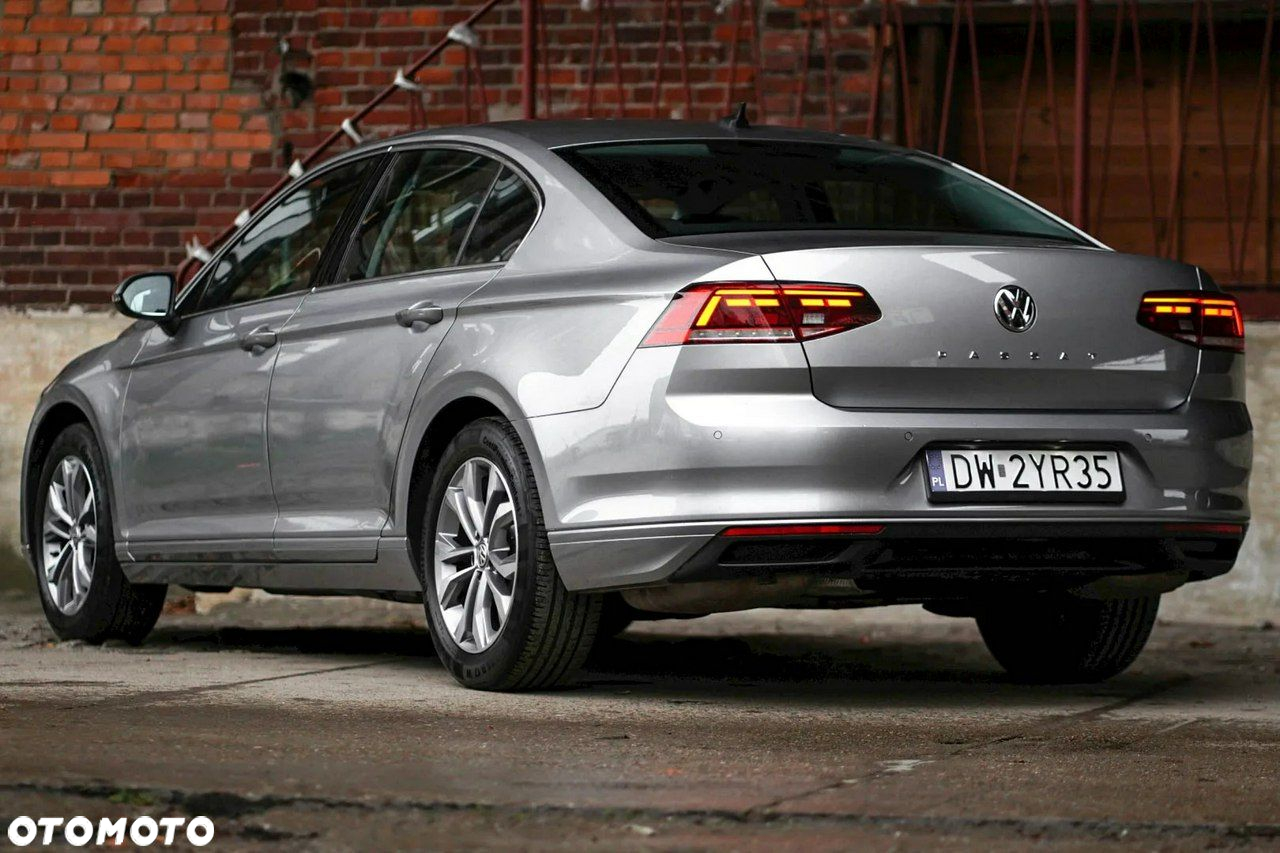 Volkswagen Passat - 4