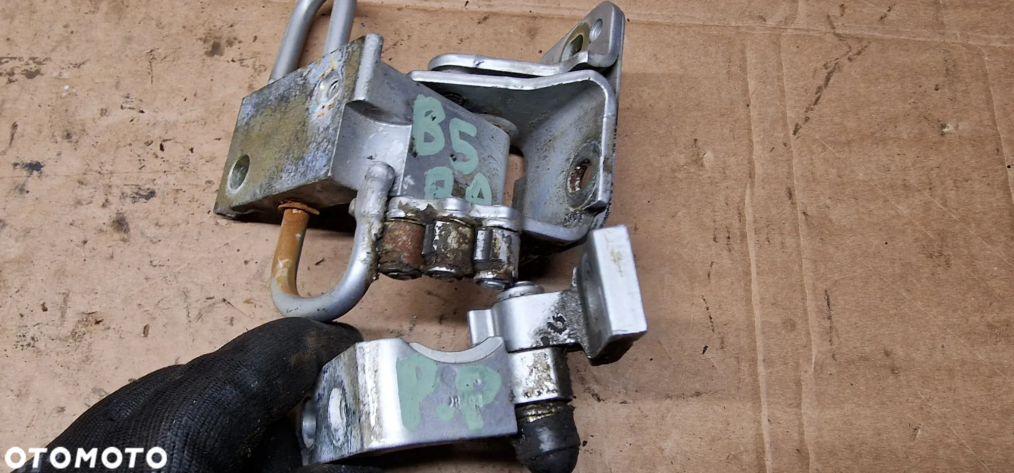 Zawias zawiasy drzwi prawy przód para VW Passat B5 FL 4B0831412B - 7