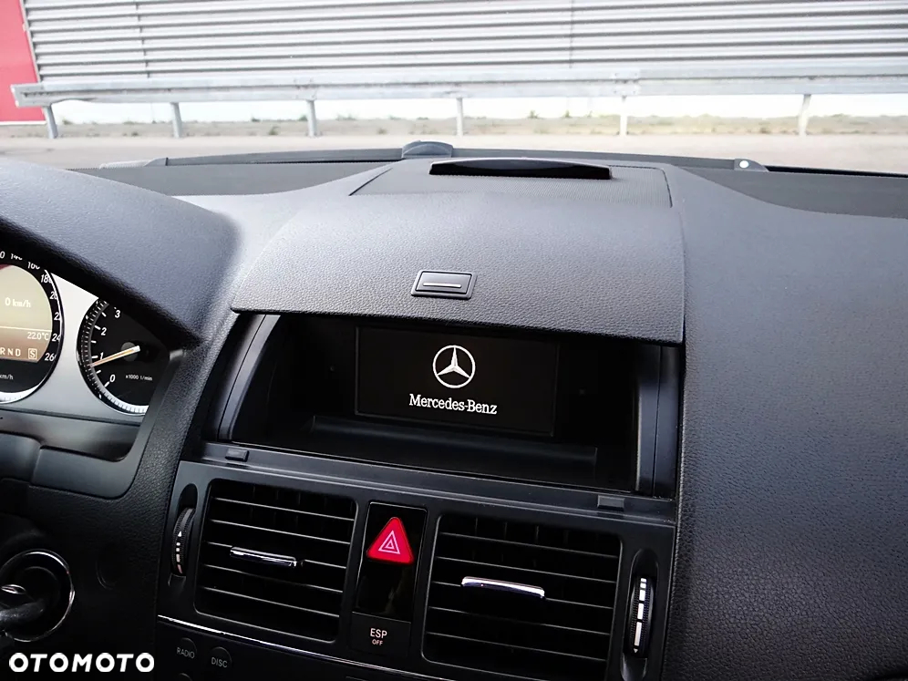 Mercedes-Benz Klasa C 180 T Kompressor Automatik Avantgarde - 30